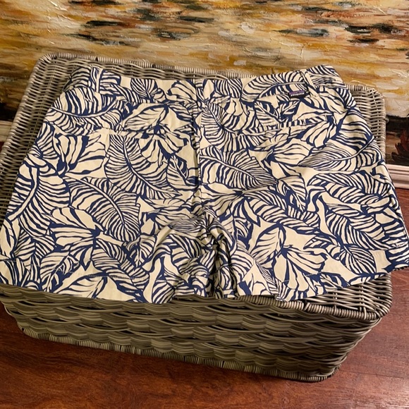 💕Patagonia Floral Shorts - Size 10💕 - Picture 2 of 2